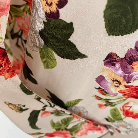 Forever 21 Floral Top/blouse. Multi colors. Sz M - Picture 4 of 8